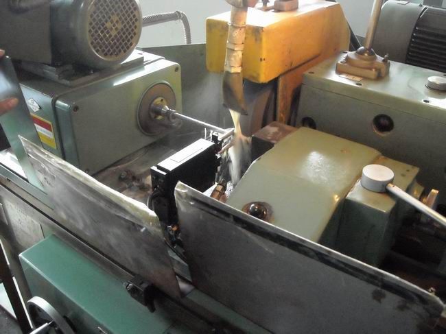 MB1332半自动外圆磨床现场磨削实例