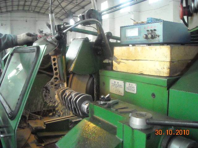 MQ8260曲轴磨床主动测量仪现场磨削实例