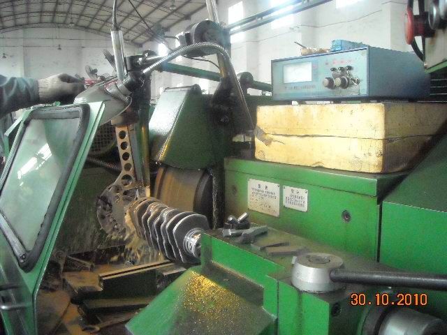 MQ8260曲轴磨床主动测量仪现场磨削实例